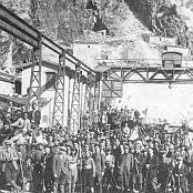 16 03 1924 - Adunata nelle cave Carrara per l'inaugurazione del gagliardetto della Sezione Carrara